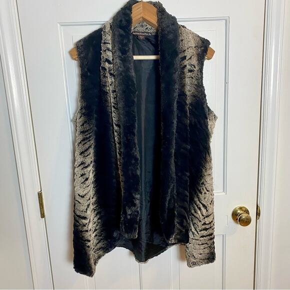 Mushka by Sienna Rose Black and Taupe Ombré Stripe Faux Fur Vest Size Large - Picture 9 of 9